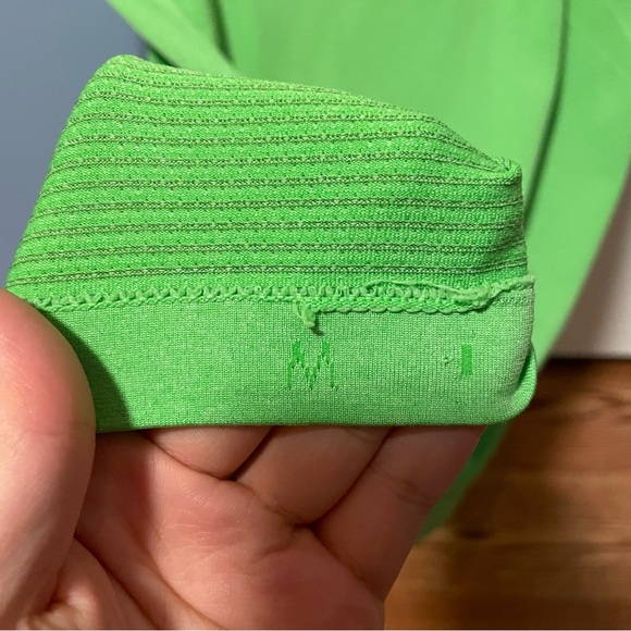 Lululemon Medium Metal Vent Tech Neon Green - Picture 4 of 4